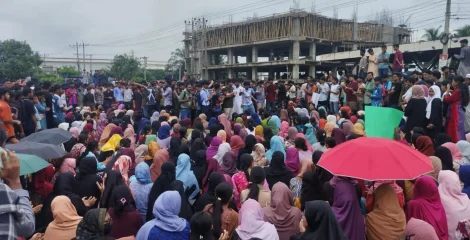 অপ্রতিম হত্যার বিচারের দাবিতে কুমিল্লায় ঢাকা-চট্টগ্রাম মহাসড়ক অবরোধ